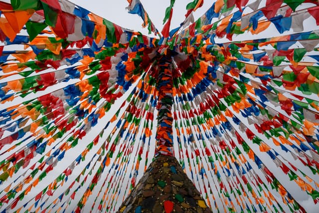 卓尔山 · 经幡穹顶