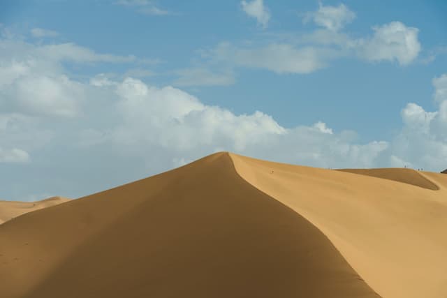 鸣沙山 · 金丘流线