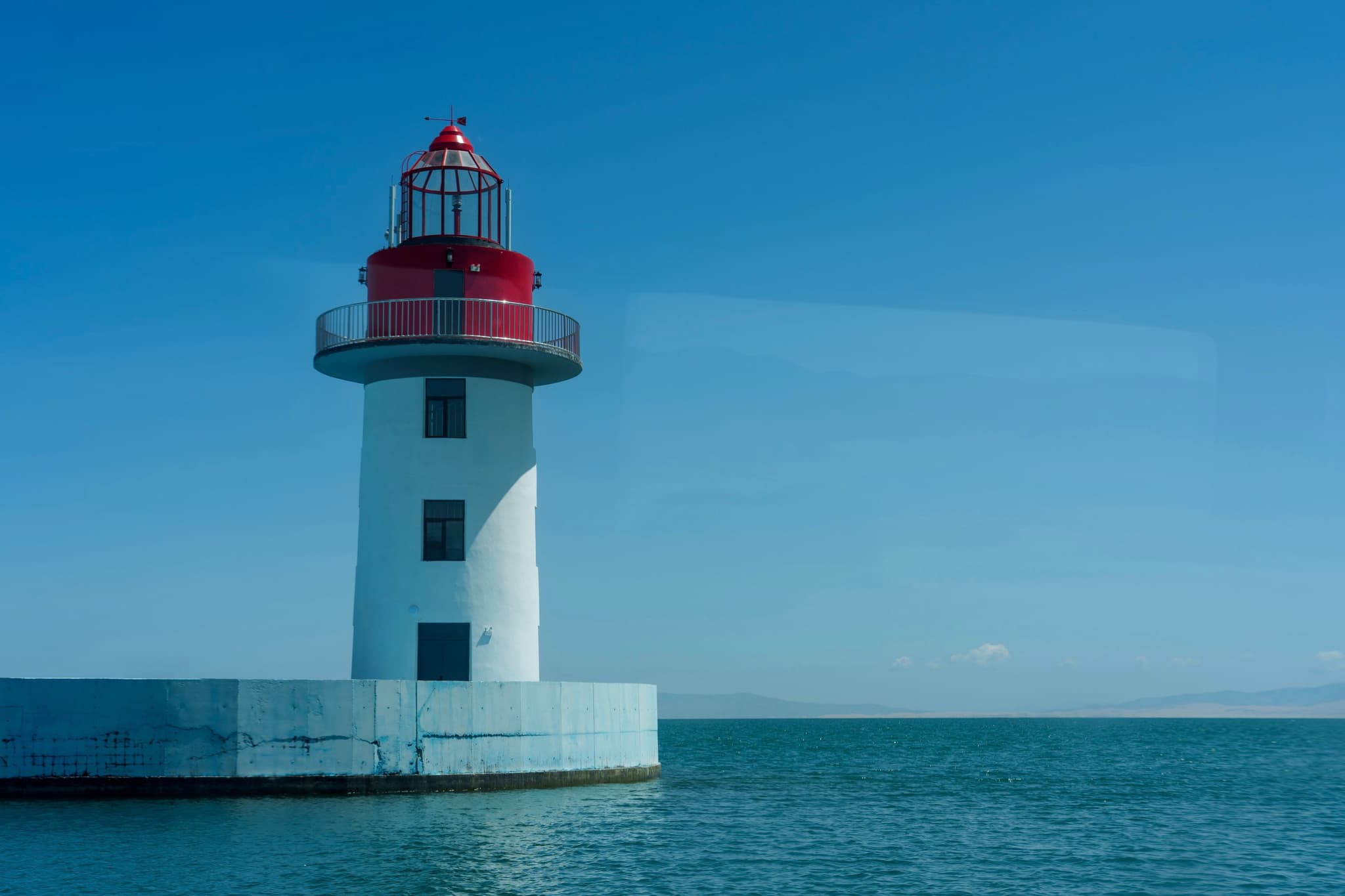 青海湖 · 湖畔灯塔