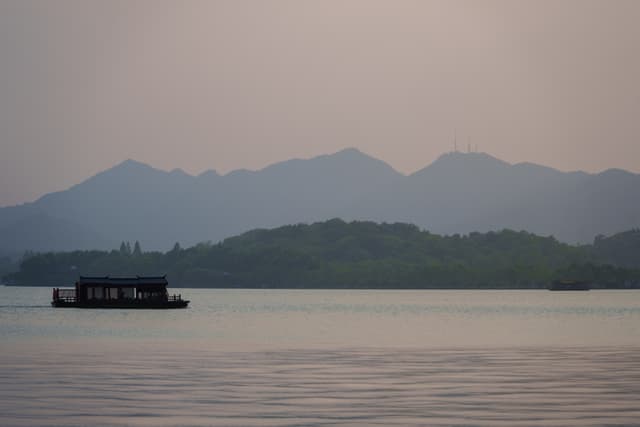 西湖 · 西湖烟霭
