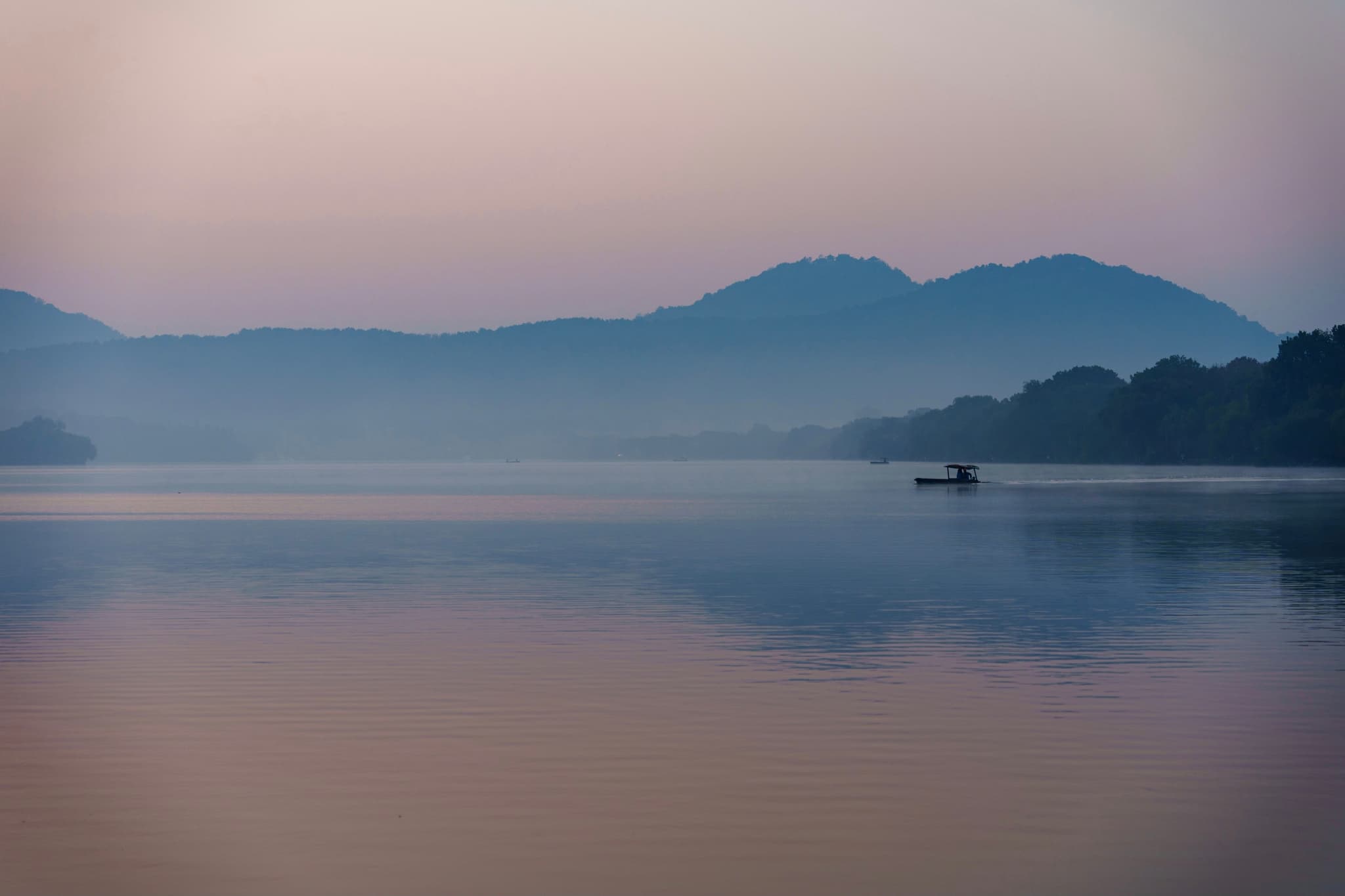 北山街 · 湖山空蒙