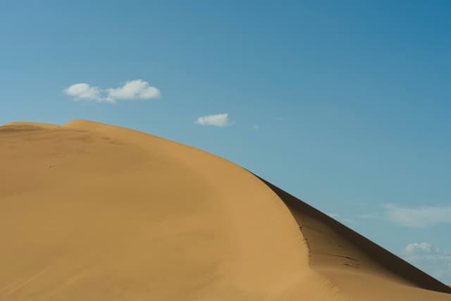 鸣沙山 · 沙丘光影